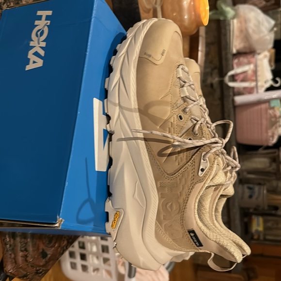 HOKA unisex KAHA 2 LOW GTX Gore-Tex Shifting Sand Eggnog Shoe - Picture 9 of 16